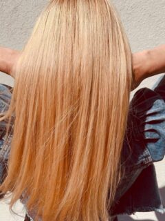 Mikro melír, tónování pomocí Inblond Apricot sunset a Platinum dawn. Konečná péče  restrukturalizační maska Atricos Regena Restructuring Mask a bezoplachové mléko  Regena Smoothing Milk  obojí s fytokeratinem. 

#longhair #foilyage #apricothair #smoothinghair #atricosmilano #atricosczsk #sensus #sensushairlovers  #hairbydany
